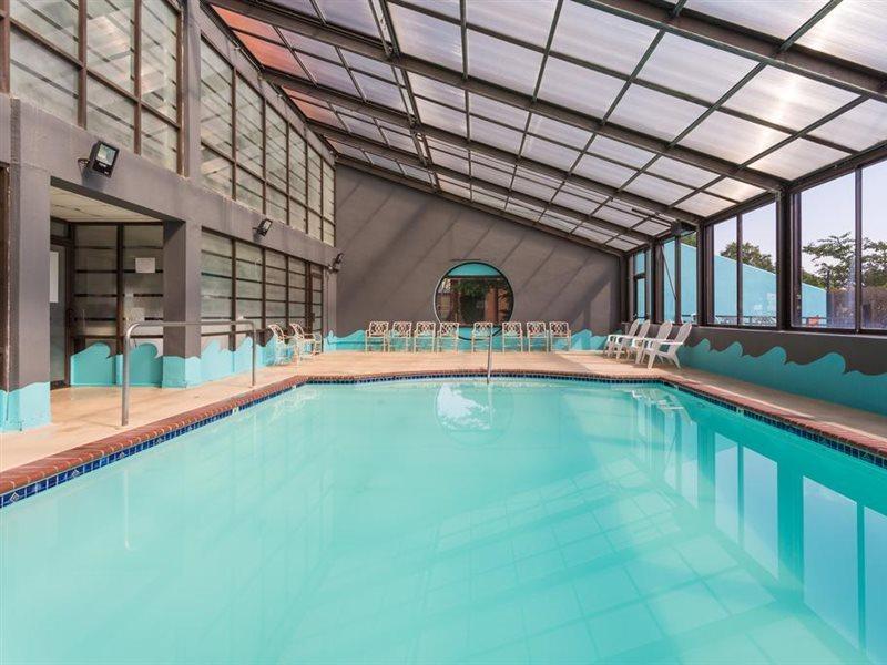 Howard Johnson By Wyndham Williamsburg Norge Exteriör bild
