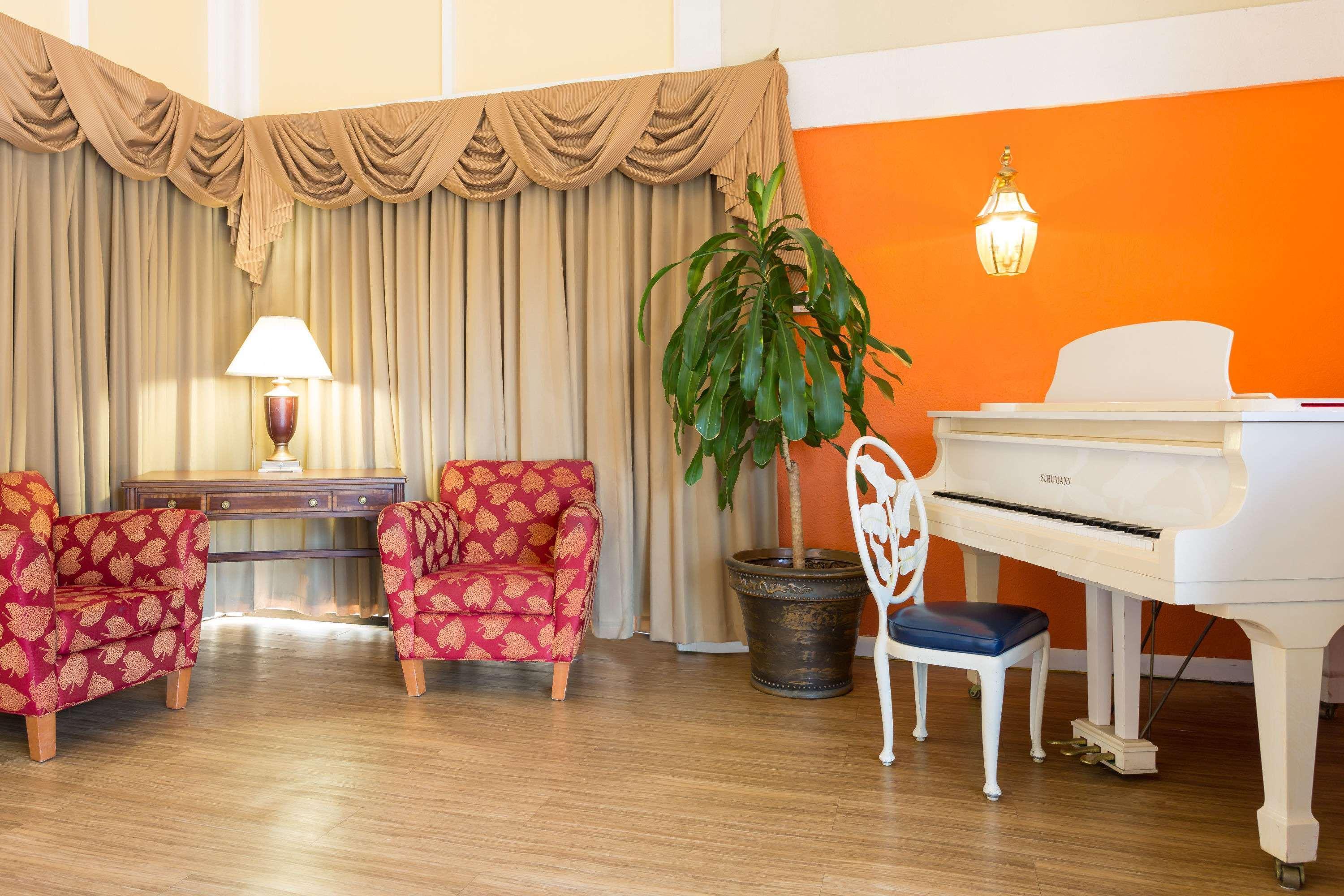 Howard Johnson By Wyndham Williamsburg Norge Exteriör bild